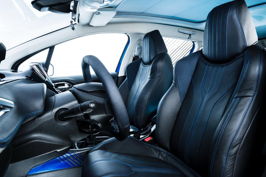 Интерьер Peugeot 2008 Kyanit Concept 2016 года  (фото 6 из 7)